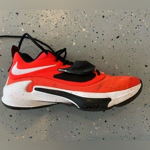 Zoom Freak 3 ‘Bright Crimson’